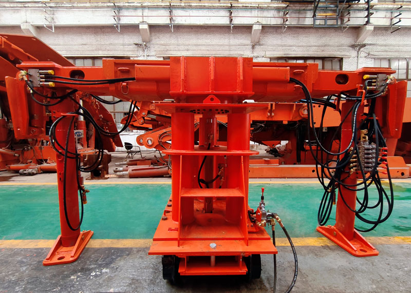 通方煤機公司完成門式超前液壓支架及配套運輸車設計與生產